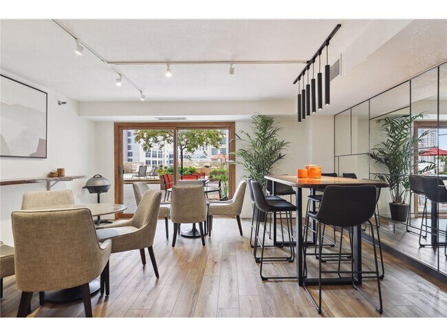 Building Photo - 66 9th St E