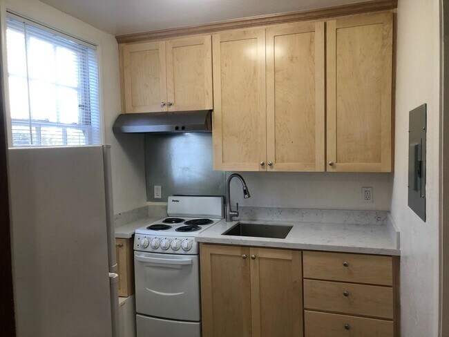 Building Photo - Fully Updated Studio ~Great Location near Campus~ North-Side Berkeley