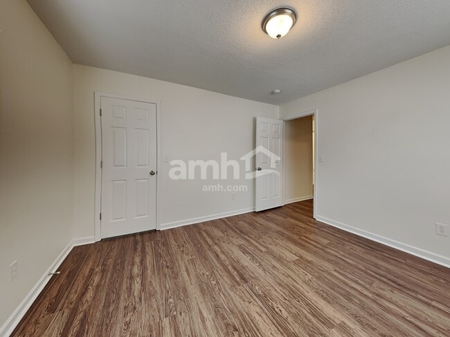 Building Photo - 712 Townsend Farm Dr