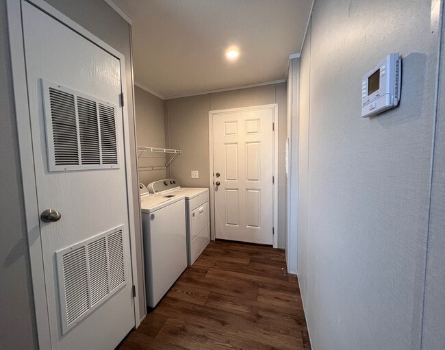 Building Photo - 2329 Catalpa St