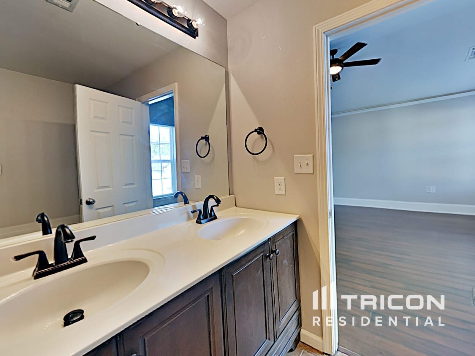 Building Photo - 1211 Chaser Ridge Ct