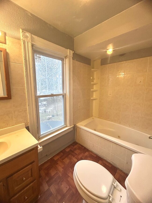 Building Photo - 572-574 Seward  T2