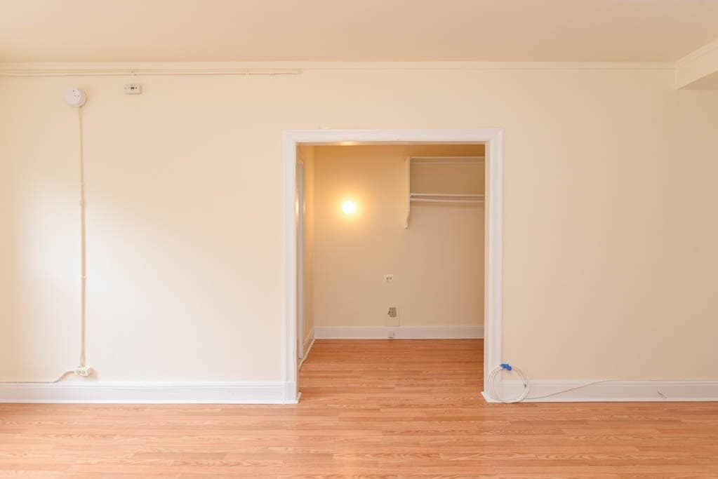 Building Photo - 3335 W Diversey Ave