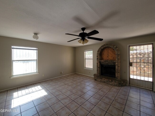 Building Photo - 3200 Mountain Ridge Dr