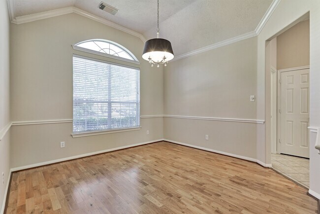 Building Photo - 126 S Regan Mead Cir
