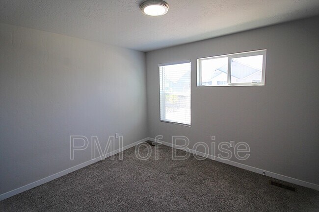 Building Photo - 960 S Nautilus Ave
