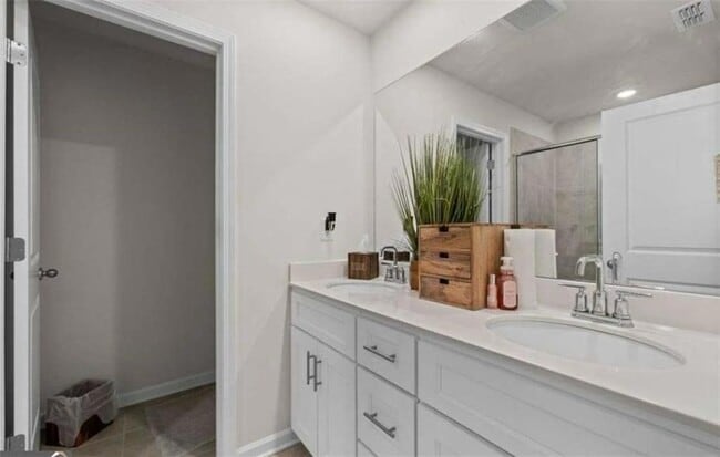 Building Photo - 258 Timberland Ave