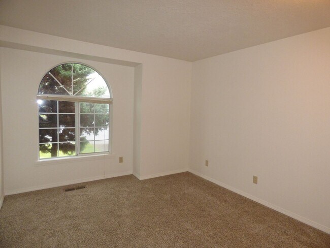 Building Photo - 986 Eastwind Ct N