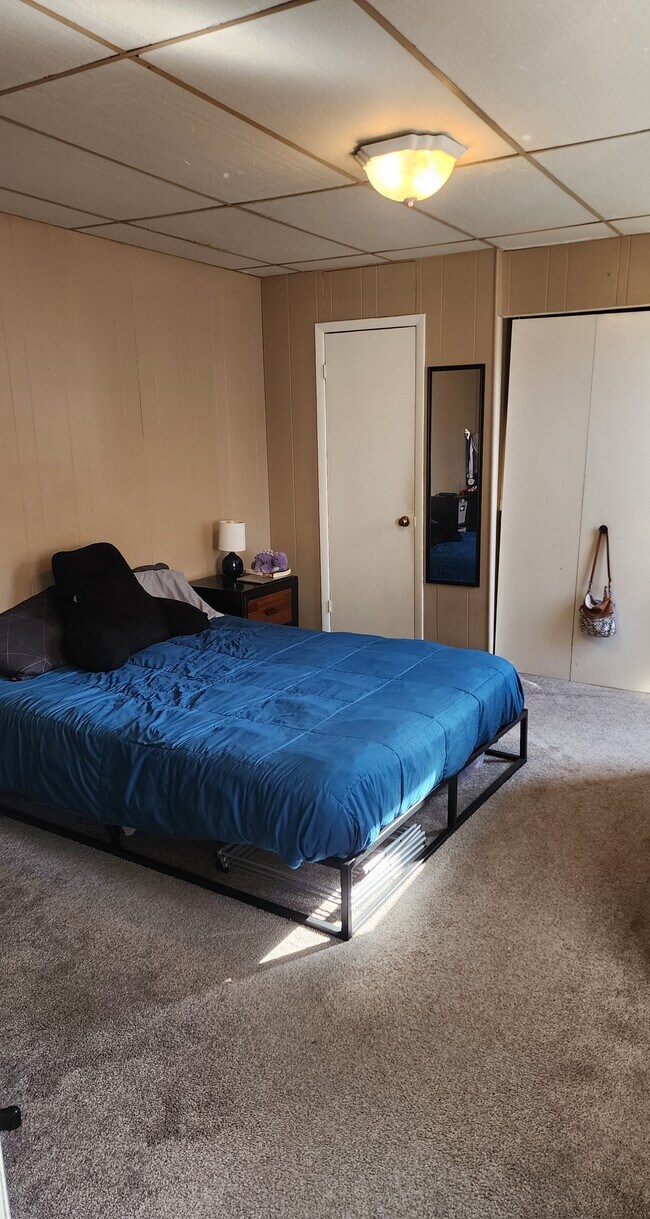 Building Photo - 1410 Breda Ave