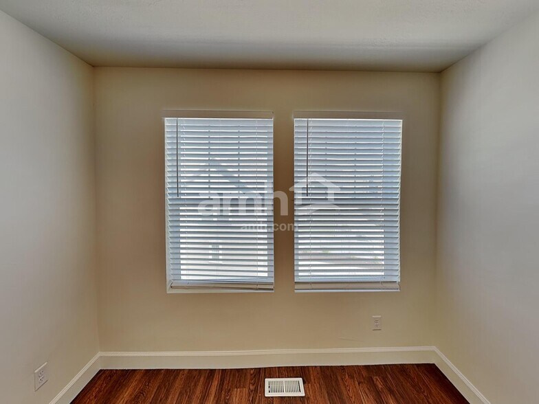 Building Photo - 6088 S Jordan Pkwy W