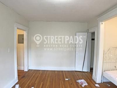 Building Photo - bedroom in Boston MA 02215
