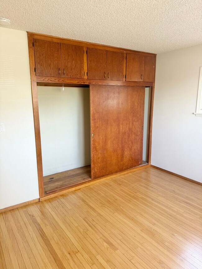 Building Photo - 737 E Cypress St