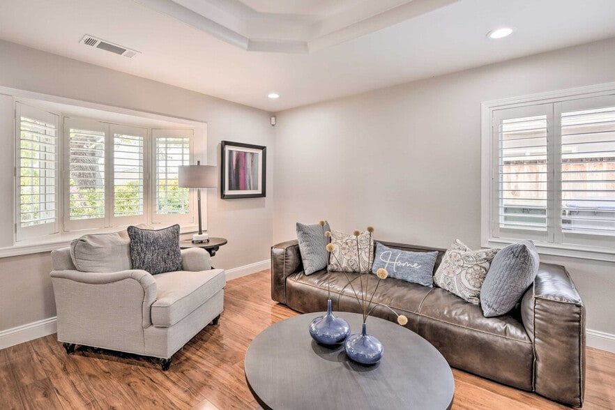 Building Photo - 3096 Dovela Way