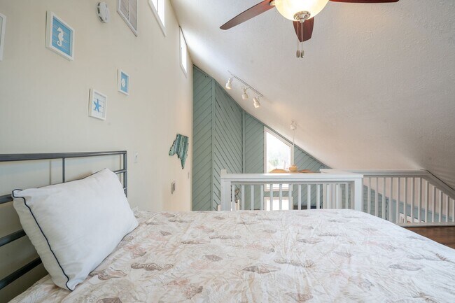 Building Photo - TIME TO SECURE YOUR BOATER'S PARADISE FOR THE FALL OF '25-SPRING OF '26