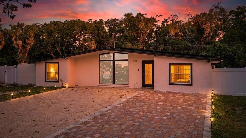 Building Photo - 3675 Prudence Dr