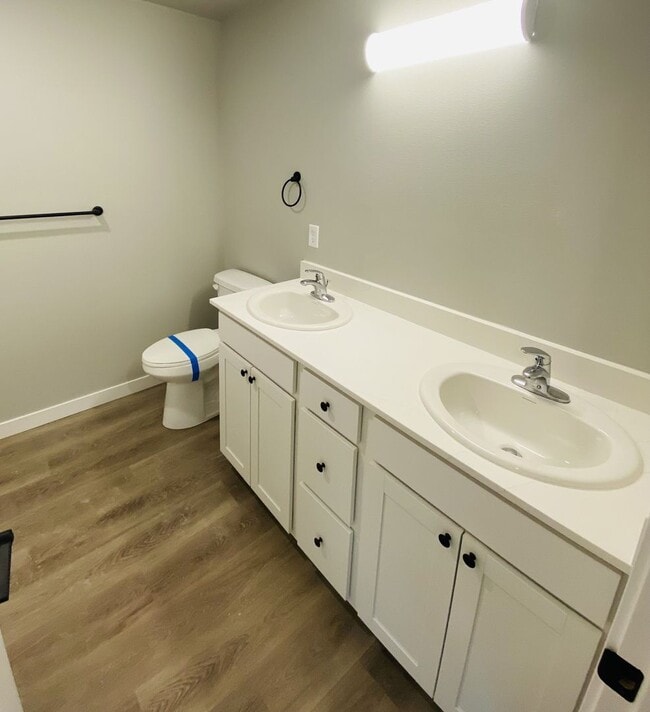 Building Photo - Newer Two Bedroom Apartment!