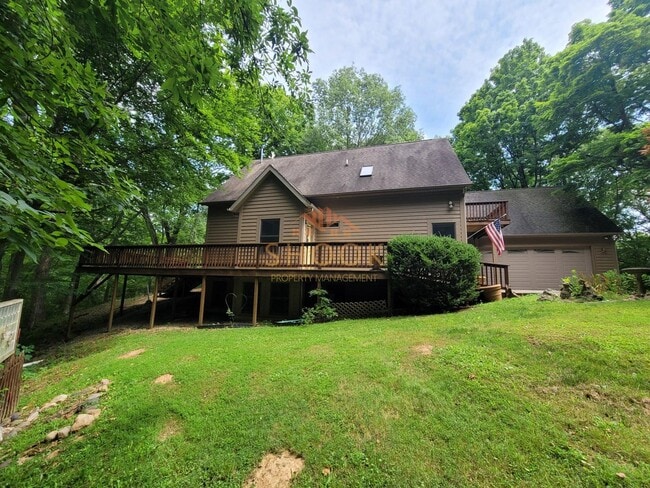 Building Photo - A Little Piece of Tennessee! Your Private Wooded Home!