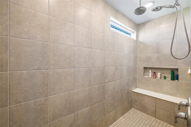 Building Photo - 6214 Golden Bch Dr