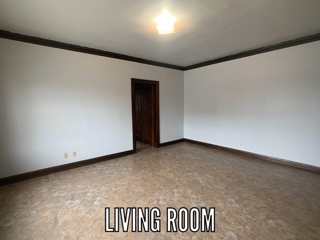 Building Photo - 210-102 Walnut-