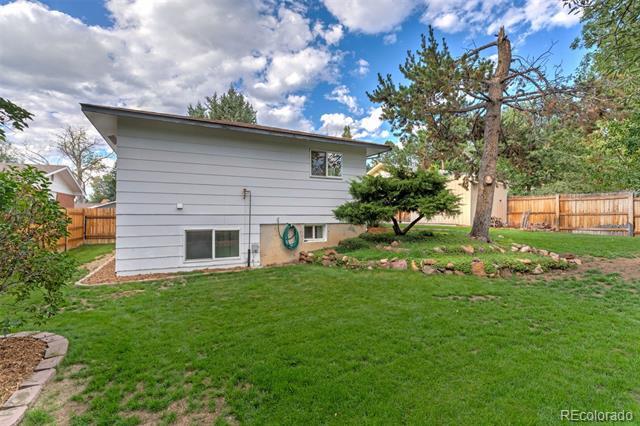 Building Photo - 411 Redwood Dr