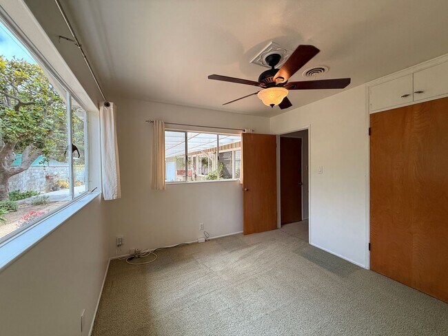 Building Photo - 1950's Ranch Style 2+2 with den/office Hom...