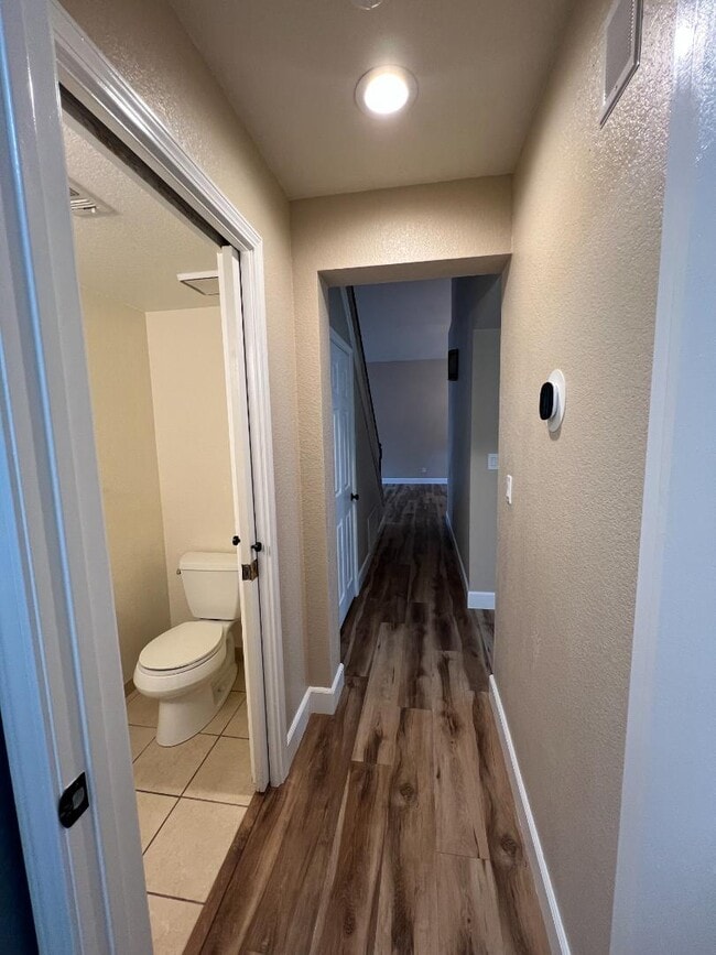 Building Photo - 827 Notre Dame Dr