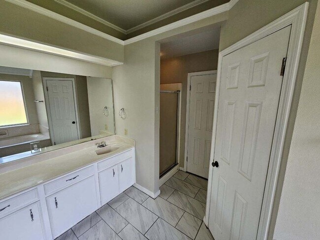 Building Photo - 5901 Pampus Ln
