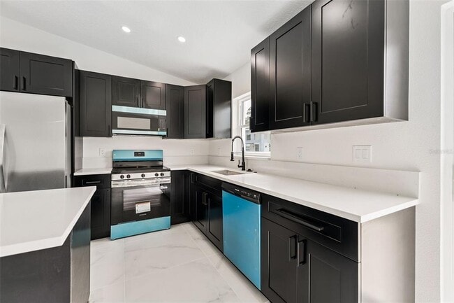 Building Photo - 2544 N Arrowhead Rd