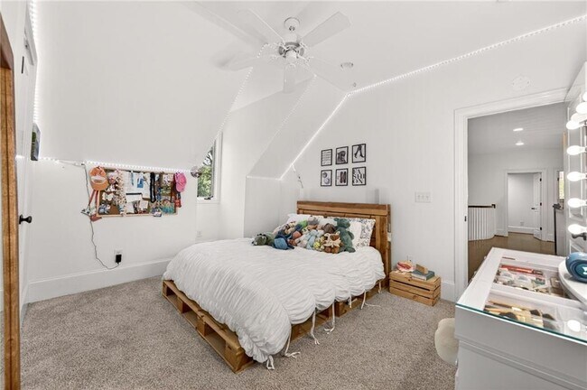 Building Photo - 3669 Cochise Dr SE