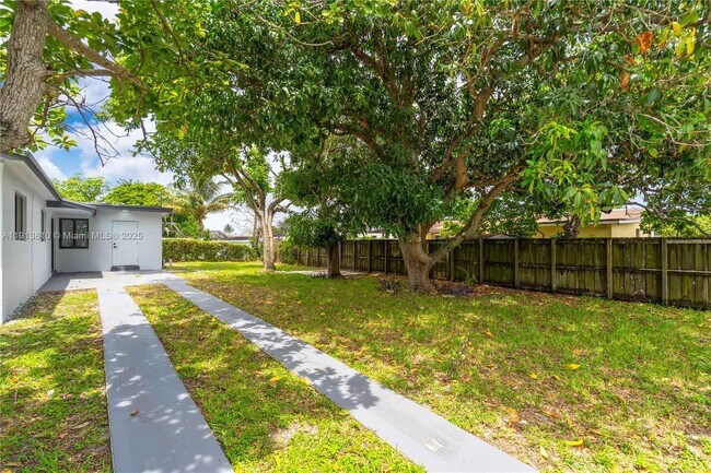 Building Photo - 1041 NW 199th St