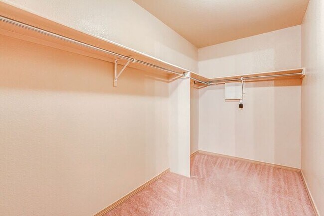 Building Photo - Prestigious Northeast Rental Home w/ Refri...