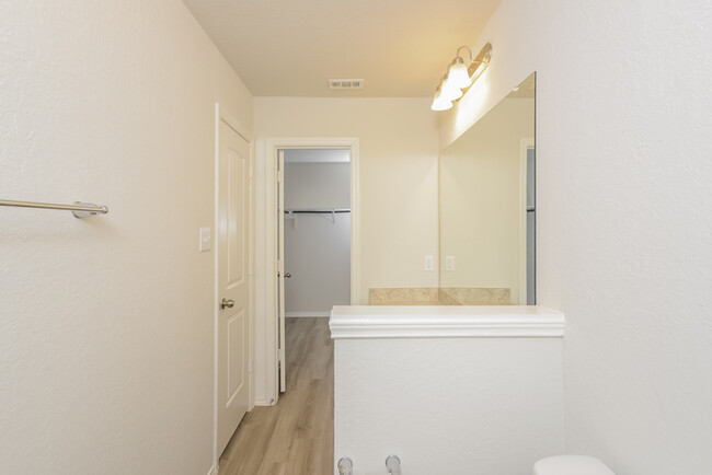 Building Photo - Somerset Trails - 3743 Somers Crest, San A...