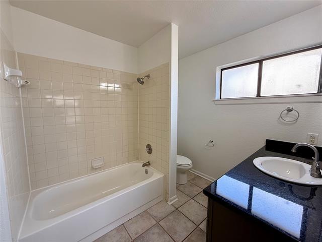 Building Photo - 2611 Fountainview Dr