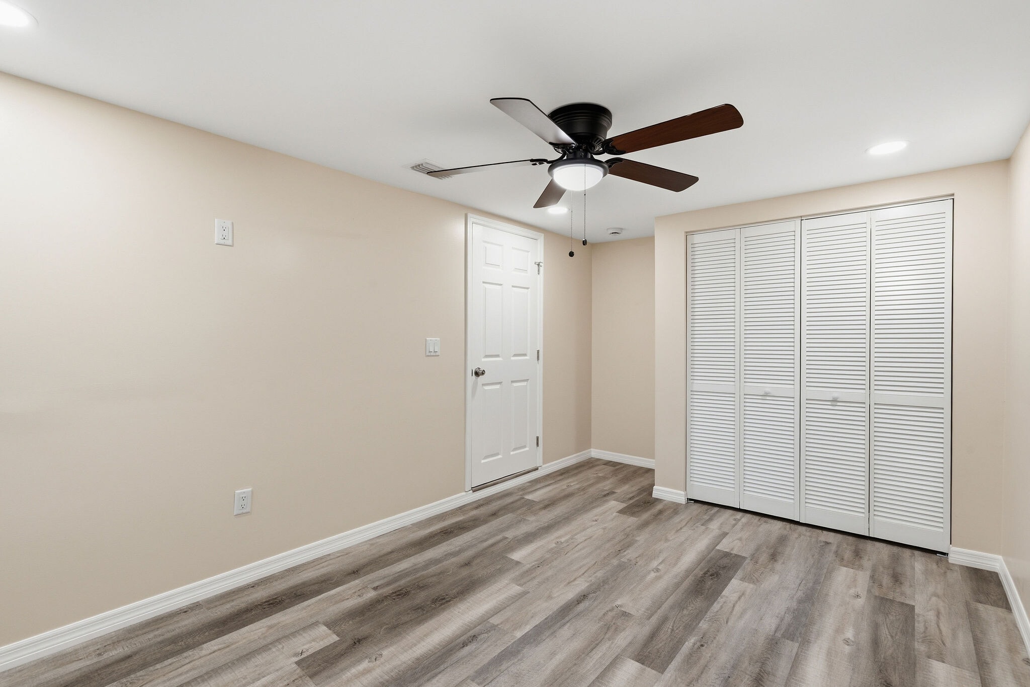 Building Photo - 903 Vine Ave