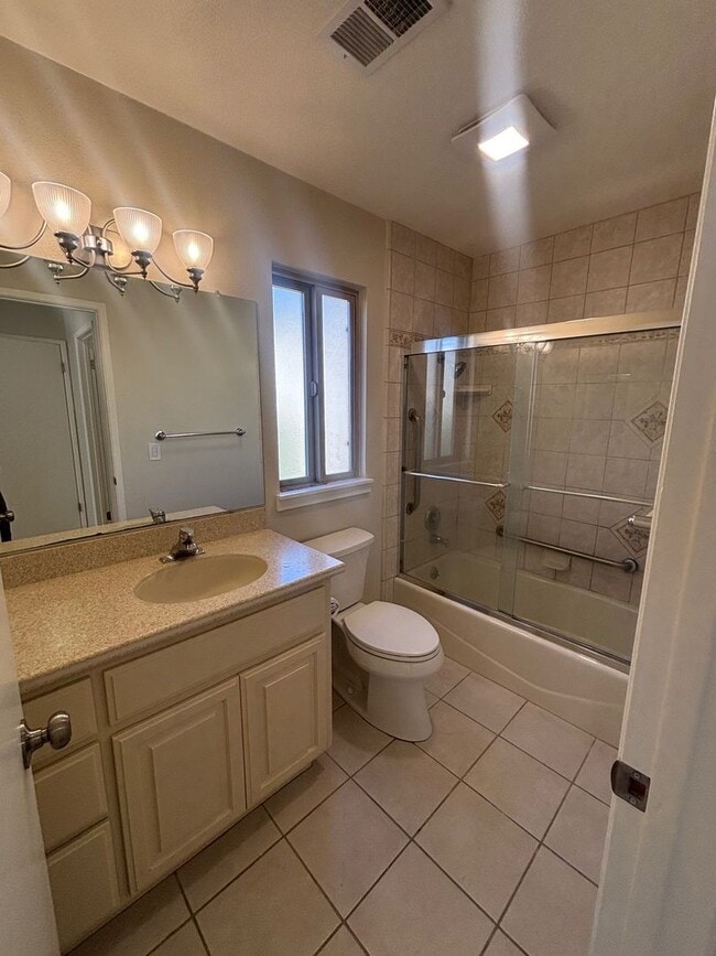 Building Photo - Updated 2 Bedroom 2 Bathroom Brush Creek Villa Condo with A/C