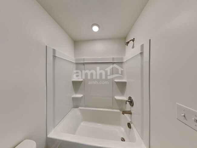 Building Photo - 561 Rivermist Dr