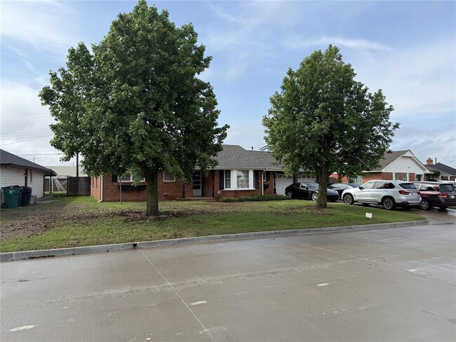 Building Photo - 2200 SW 71st St