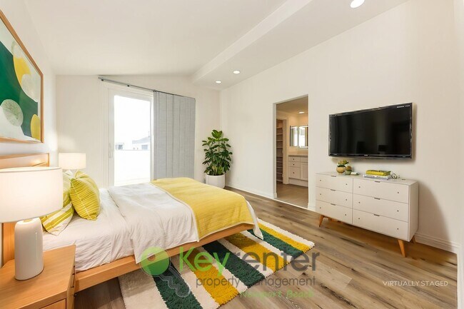 Building Photo - 210 33rd St