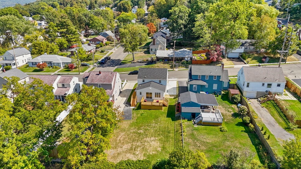 Building Photo - 116 Mary St