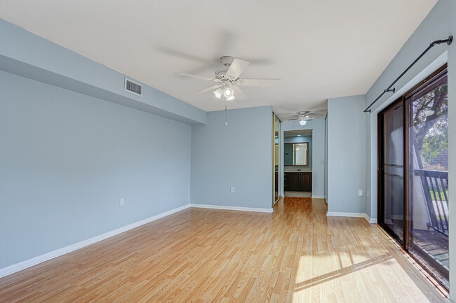 Building Photo - 803 8th Terrace