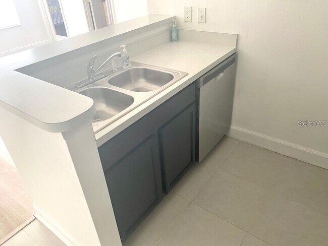 Building Photo - 2130 Cascades Blvd