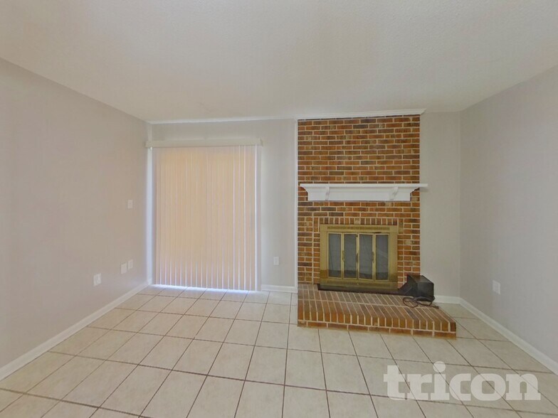 Building Photo - 7400 Palmetto Ct