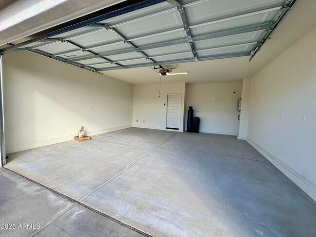 Building Photo - 17566 W San Juan Ave