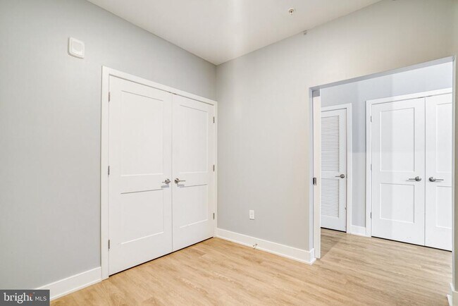 Building Photo - 145 Riverhaven Dr