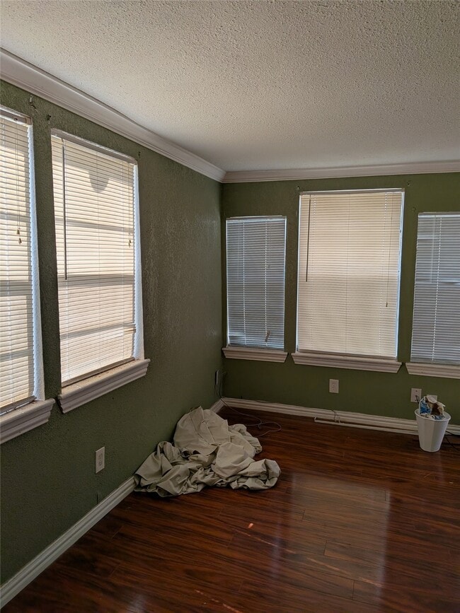 Building Photo - 7904 Hoffman St