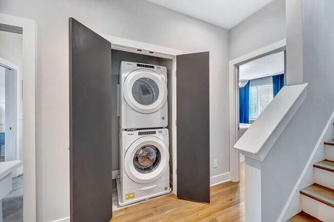 Building Photo - 2716 Delaware Ave