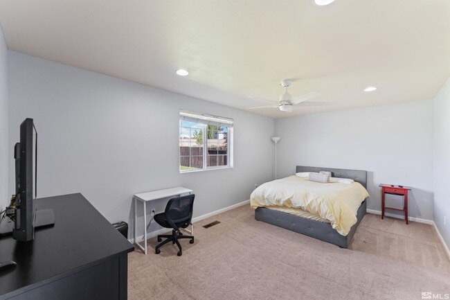 Building Photo - Rare 2016 sf home | 4 bedrooms w/ 2 primary suites and 3 bathrooms