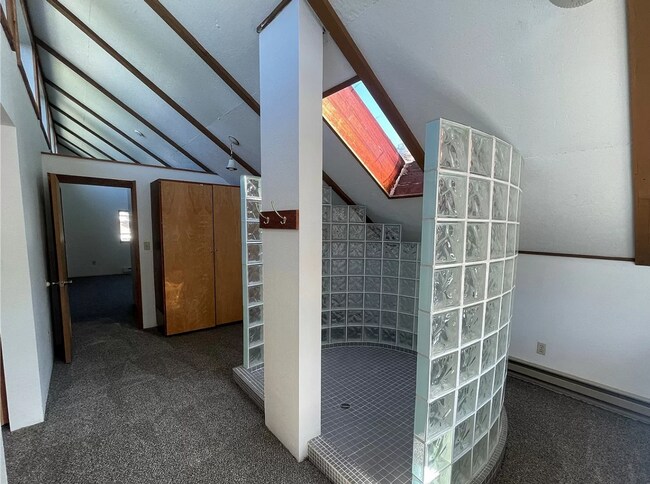 Building Photo - Custom 3 Bedroom Home for Rent