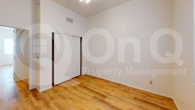 Building Photo - 137 E Calle Zavala