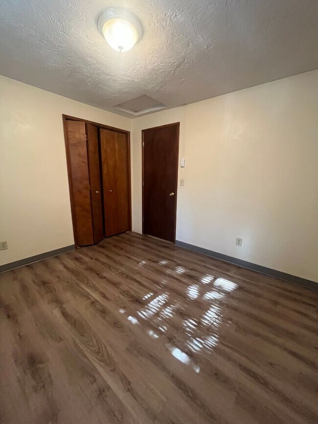 Building Photo - 3-Bedroom 2-Bathroom Single family home in...